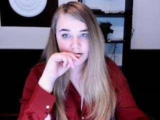 blueeyeslizza nude on webcam in her Live Sex Chat Room