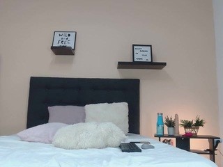 Brenda , † nude on webcam in her Live Sex Chat Room