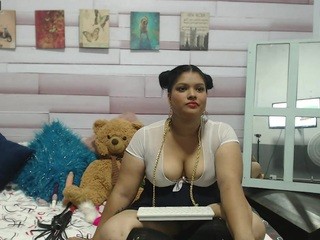Dulce Diamond nude on webcam in her Live Sex Chat Room