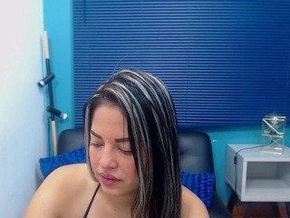 JULIE nude on webcam in her Live Sex Chat Room