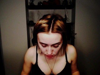 melina-short nude on webcam in her Live Sex Chat Room