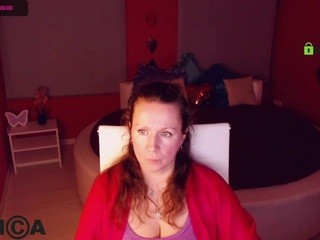 Miss Sarah nude on webcam in her Live Sex Chat Room