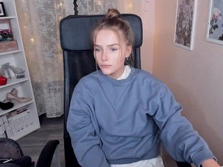 Monica nude on webcam in her Live Sex Chat Room