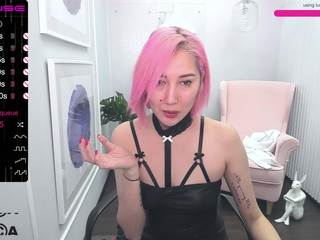 Oriental Queen nude on webcam in her Live Sex Chat Room