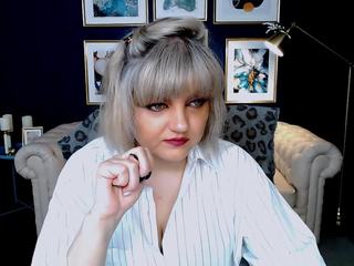 Roxybiddy nude on webcam in her Live Sex Chat Room