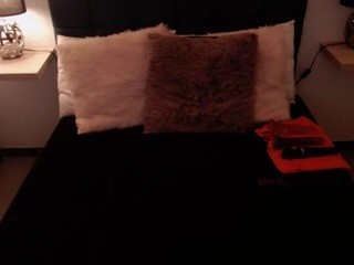 samanta-collins nude on webcam in her Live Sex Chat Room