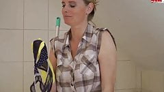 Dirty-Tina – Putzfee geschwangert