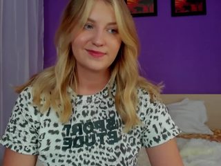 JuliaQuenn nude on cam – Live Sex Chat