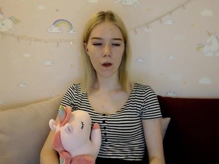 Litl-Mia nude on cam – Live Sex Chat