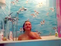 SANDYkiss takes a bath