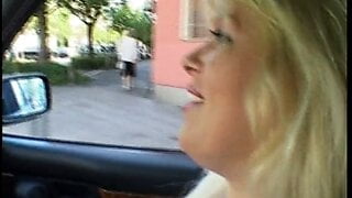 Blonde Milf im Pornstudio gebumst