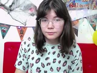 YaninaDrons nude on cam – Live Sex Chat