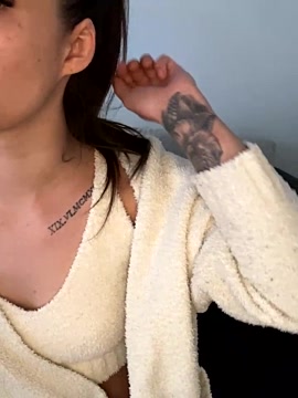 Joanaelaa xxx nude stripping on webcam for live sex video chat