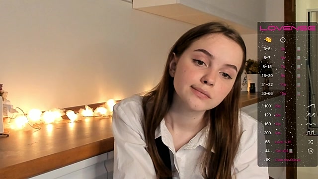 KellyReeves xxx nude stripping on webcam for live sex video chat