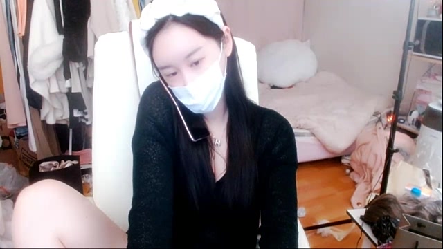 Yuunalee xxx nude stripping on webcam for live sex video chat