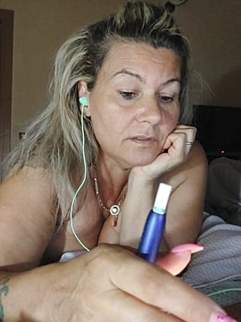 CRHYSTEL xxx nude stripping on webcam for live sex video chat
