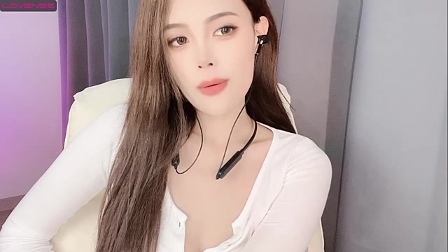 Avaxiaolu xxx nude stripping on webcam for live sex video chat