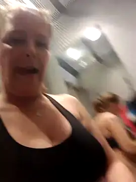 Saharaheiss xxx nude stripping on webcam for live sex video chat