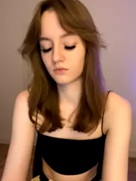 Malyshhka xxx nude stripping on webcam for live sex video chat