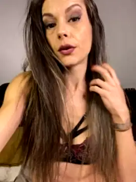 Gia_xxx xxx nude stripping on webcam for live sex video chat