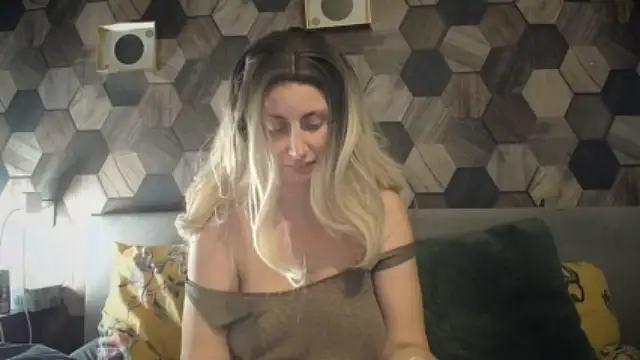 Lolaaaaa86 xxx nude stripping on webcam for live sex video chat