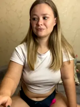 Caramelleeee xxx nude stripping on webcam for live sex video chat