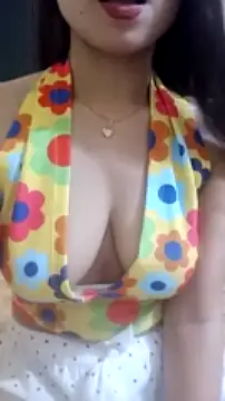 Hotsomya xxx nude stripping on webcam for live sex video chat