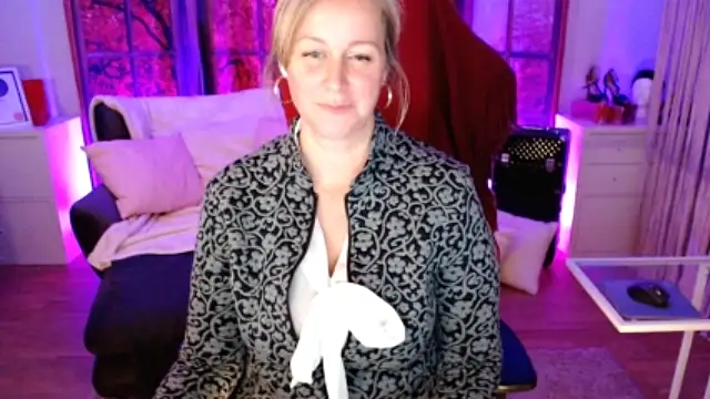 MarleneBloem xxx nude stripping on webcam for live sex video chat