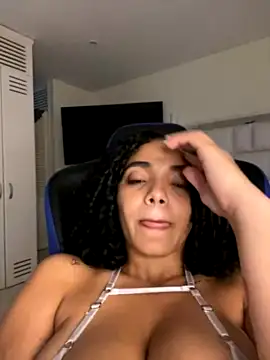 Curlyier xxx nude stripping on webcam for live sex video chat