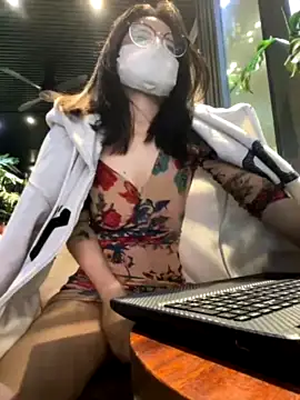 Rose-Lynn xxx nude stripping on webcam for live sex video chat