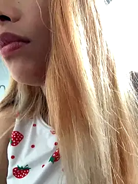 Manicdragonprincess xxx nude stripping on webcam for live sex video chat