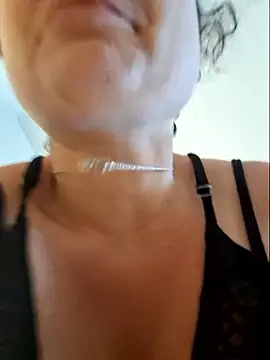 MilkyMrsRobinson xxx nude stripping on webcam for live sex video chat