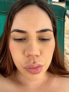 Julinha18 xxx nude stripping on webcam for live sex video chat