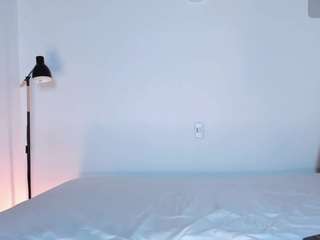 L a u r a xxx nude on webcam – Live Sex Chat