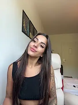 Alisa-Marie xxx nude stripping on webcam for live sex video chat