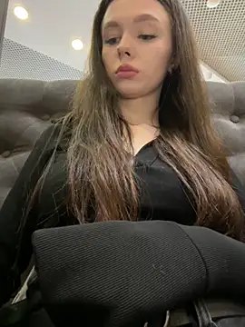 MilaBee xxx nude stripping on webcam for live sex video chat