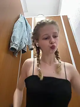 Julie_Cutie xxx nude stripping on webcam for live sex video chat
