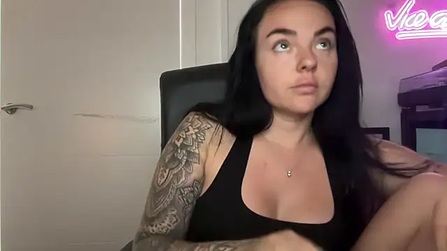 YorkshireLass xxx nude stripping on webcam for live sex video chat