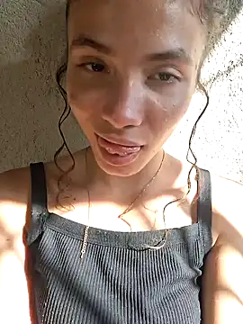 HelenHoltz xxx nude stripping on webcam for live sex video chat