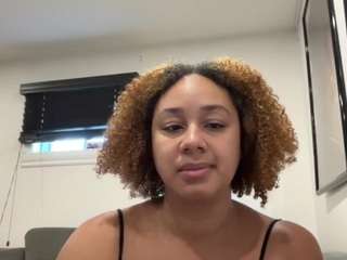 LolaSkyyJuicy xxx nude on webcam – Live Sex Chat